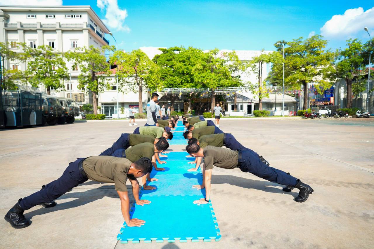 អាវុធហត្ថរាជធានីភ្នំពេញ តែងតែធ្វើការហ្វឹកហាត់ជាប់ជាប្រចាំដើម្បីពង្រឹងកាយសម្បទា បង្កើនសមត្ថភាព ក្នុងប្រតិបត្តិការ លើការងារ បង្ការ បង្ក្រាប និងសង្គ្រោះ ឱ្យកាន់តែមានប្រសិទ្ធភាពខ្ពស់