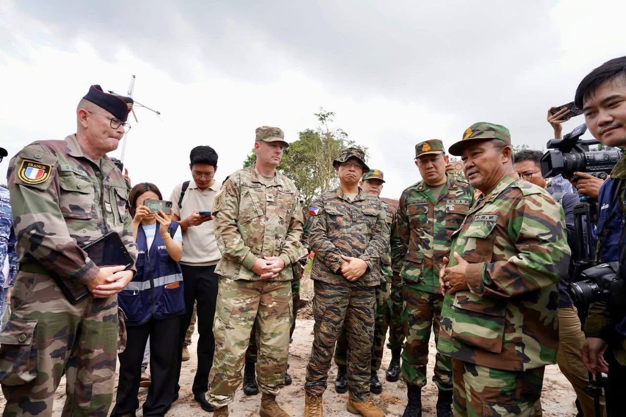 អនុព័ន្ធយោធានិងអង្គទូតបណ្ដាប្រទេសនានា សារព័ត៌មានជាតិ និង អន្តរជាតិ បានអញ្ជើញមកអង្កេតការអនុវត្តស្មារតីបទឈប់បាញ់រវាងកម្ពុជាថៃ