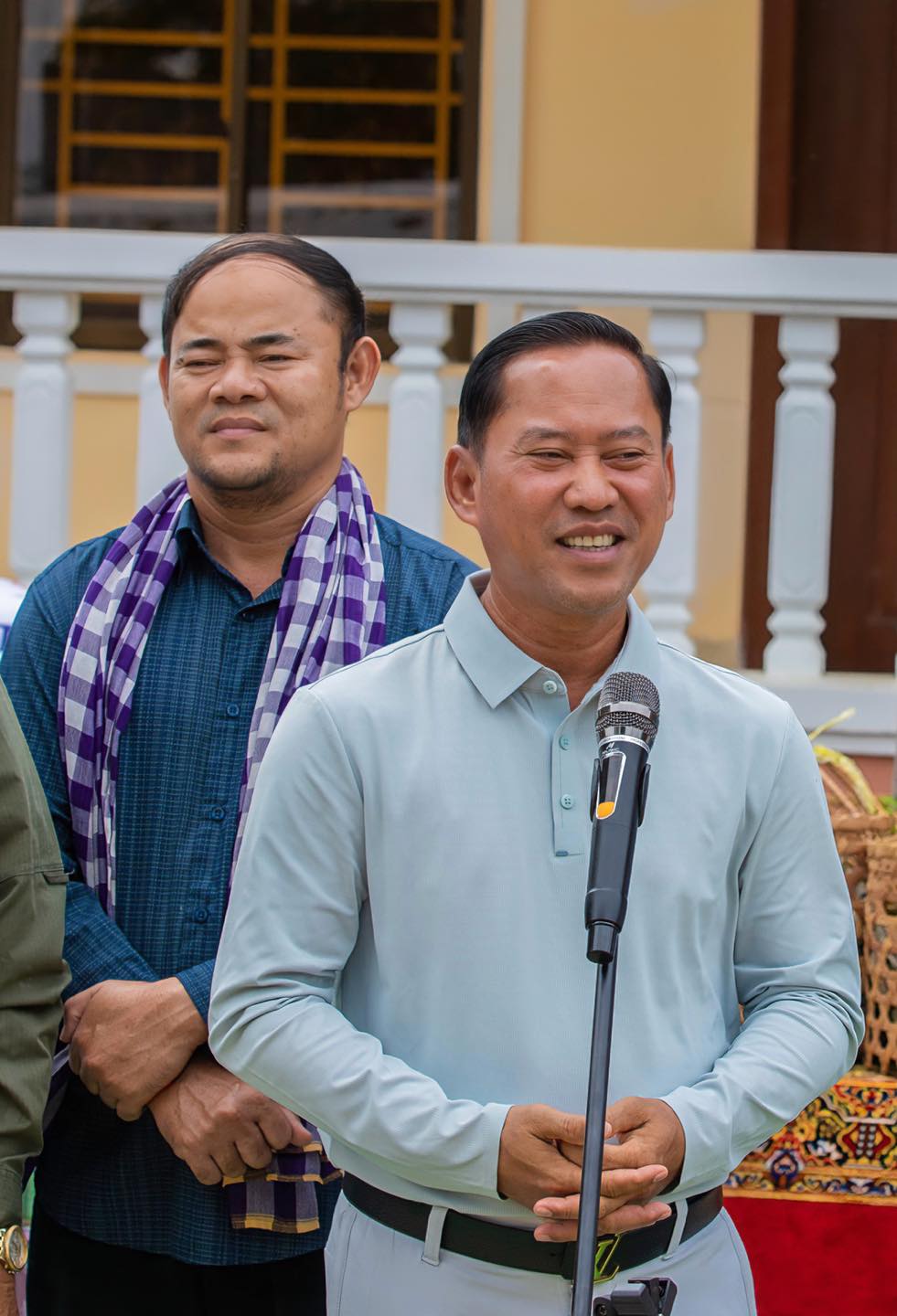 អភិបាលខេត្តតាកែវ អញ្ជើញជួបសំណេះសំណាលនិងនាំយកនូវអំណោយ ប្រគល់ជូននាយទាហាន នាយទាហានរង និងពលទាហាន នៅវរសេនាតូចនគរបាលការពារព្រំដែនគោកលេខ ៦០៣ ប៉ុស្តិ៍នគរបាលការពារព្រំដែនគោក