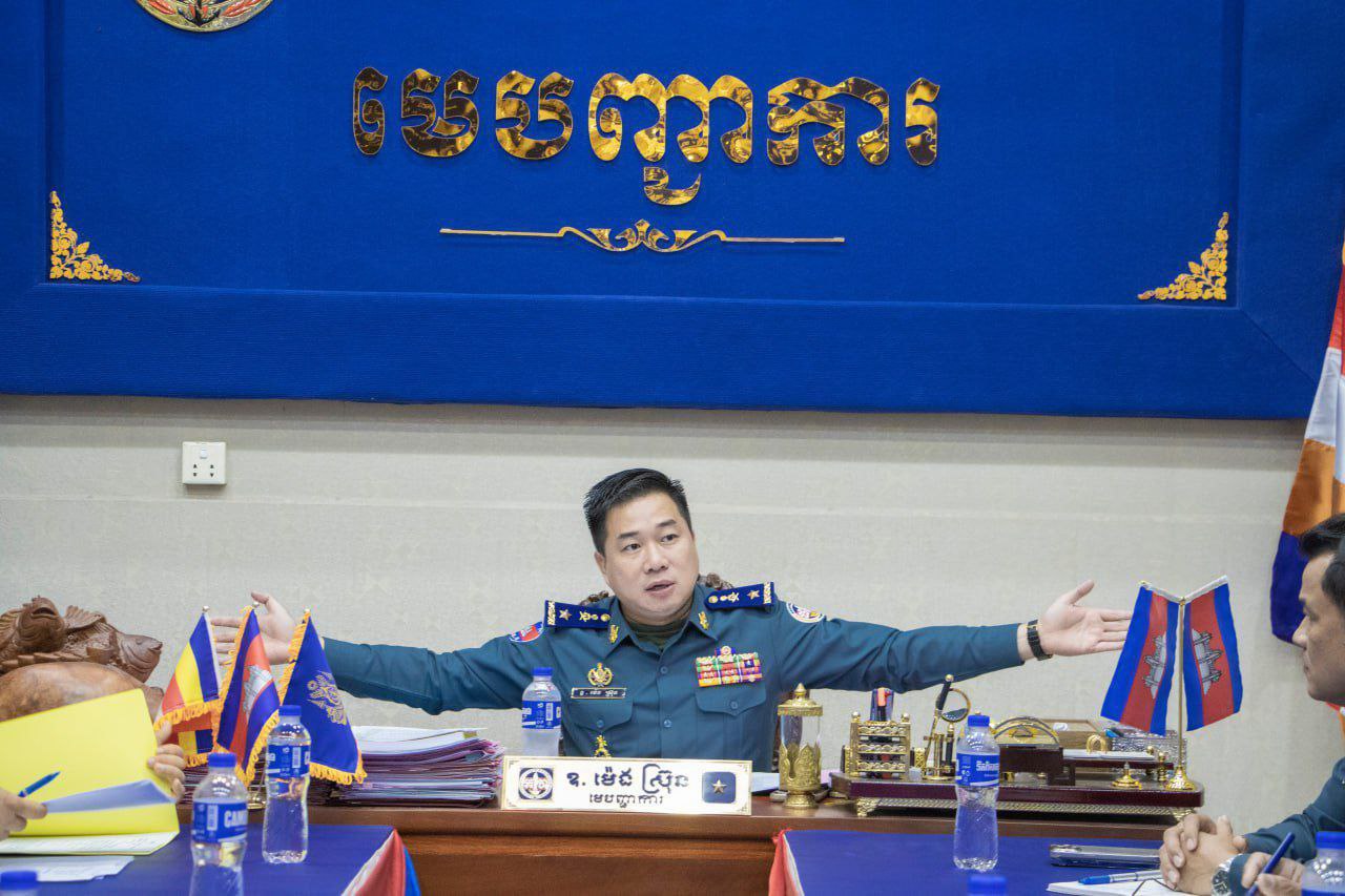 លោកឧត្តមសេនីយ៍ត្រី ម៉េង ស្រ៊ុន បានអញ្ជើញដឹកនាំកម្លាំងជំនាញបើកកិច្ចប្រជុំស្តីពីការរៀបចំពិធីបញ្ជុះបឋមសិលាសាងសង់អគារសេនាធិការដ្ឋានថ្មី នៃបញ្ជាការដ្ឋានកងរាជអាវុធហត្ថខេត្តកំពង់ស្ពឺនាពេលឆាប់ៗខាងមុខនេះ!!!