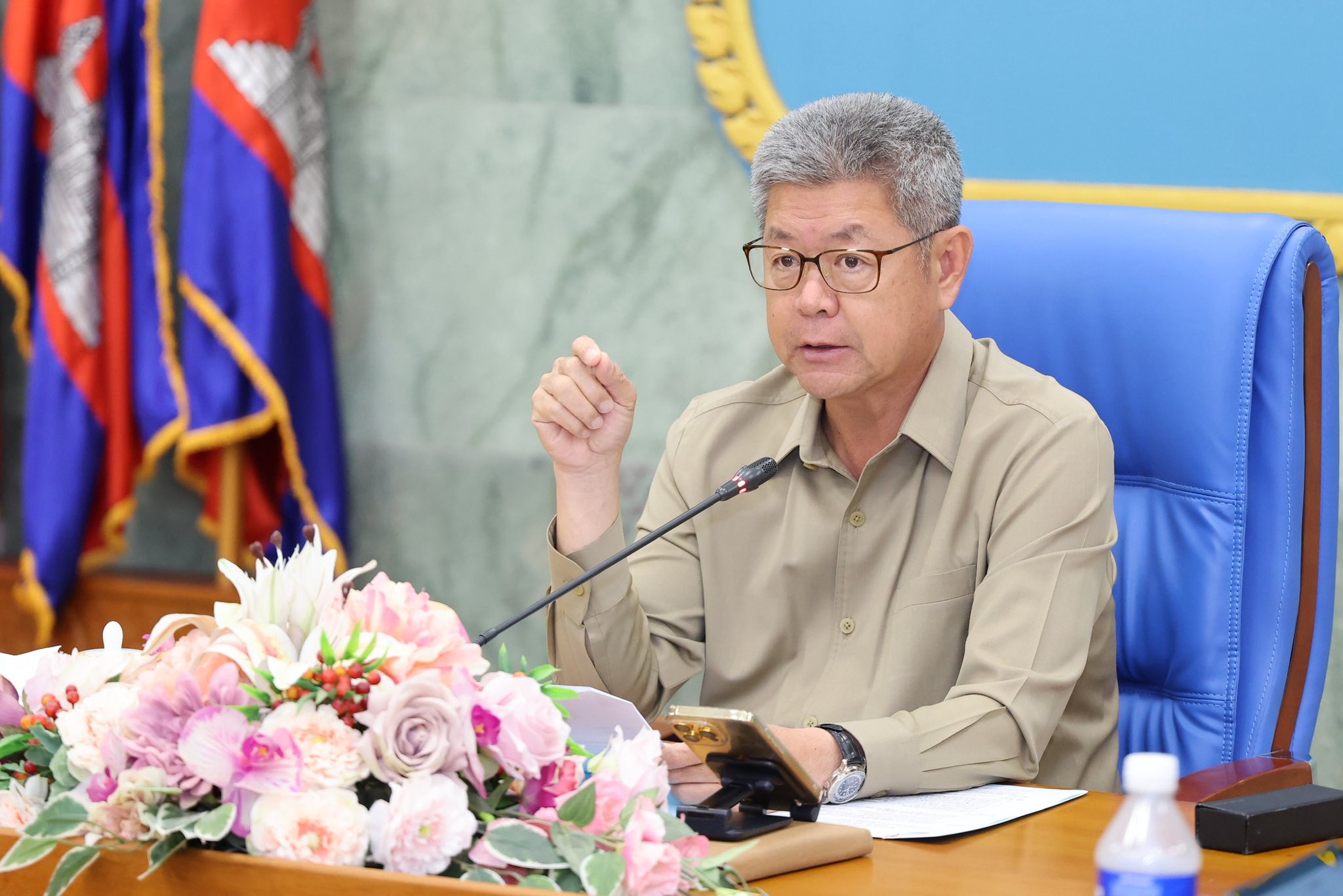 អភិបាលខេត្តកណ្តាល ជំរុញដល់អាជ្ញាធរ មន្ទីរពាក់ព័ន្ធ កម្លាំងមានសមត្ថកិច្ច ត្រូវខិតខំអនុវត្ត និងផ្សព្វផ្សាយឱ្យបានទូលំទូលាយអំពីបទបញ្ជាលេខ ០២ បប របស់រាជរដ្ឋាភិបាល