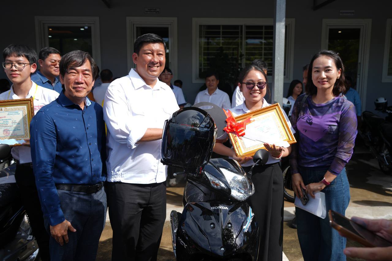 ក្រៅពីសាលារៀន សហគមន៍ សង្គមជាតិ និងពិភពលោក ក៏ជាថ្នាក់រៀនសម្រាប់ប្អូនៗ ទាំងអស់គ្នា