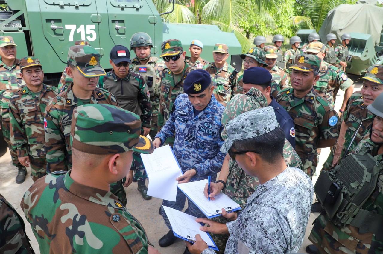 ក្រុមការងារសម្របសម្រួលក្រុមអ្នកសង្កេតការណ៍របស់ក្រសួងការពារជាតិ នៃព្រះរាជាណាចក្រកម្ពុជា បានបន្តធ្វើការសម្របសម្រួលជូនក្រុមអ្នកសង្កេតការណ៍អាស៊ាន (AOT) ដើម្បីចុះត្រួតពិនិត្យការអនុវត្តការកែសម្រួលអាវុធ និងយុទ្ធោបករណ៍បំផ្លិចបំផ្លាញធុនធ្ងន់សម្រាប់ដំណាក់កាលទី១