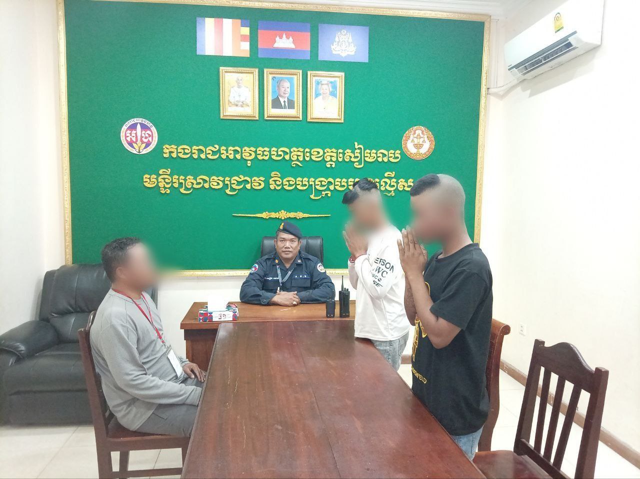 អាវុធហត្ថខេត្តសៀមរាប ឆ្មក់បង្ក្រាបក្មេងទំនើង បង្ហោះម៉ូតូលើផ្លូវសាធារណៈ បាន០២នាក់!