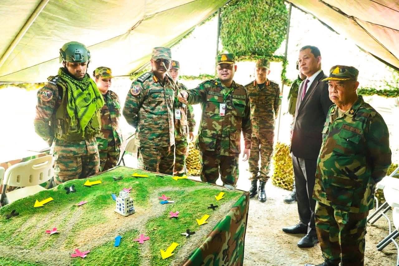 លោកឧត្តមសេនីយ៍ត្រី ម៉េង ស្រ៊ុន មេបញ្ជាការ​ បានចាត់ឲ្យលោកវរសេនីយ៏ឯក ឡេង គឹមឈាន​ ជាតំណាងអញ្ជើញ​ចូលរួម​ពិធីបិទសមយុទ្ធទ្វេរភាគី CINBAX II រវាងកងទ័ពជើងគោកកម្ពុជា-ឥណ្ឌា​​ លើកទី២នៅមូលដ្ឋានកងយោធពលខេមរភូមិន្ទ តេជោសែនភ្នំម្រះព្រៅ…