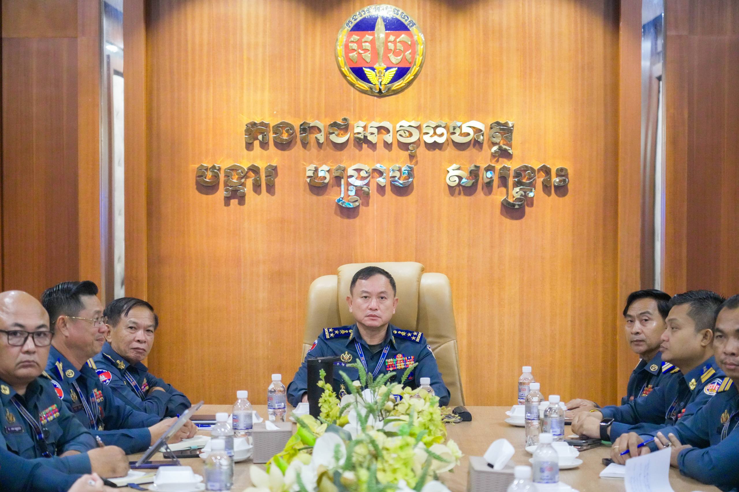 លោកឧត្តមសេនីយ៍ឯក រ័ត្ន ស្រ៊ាង ដឹកនាំមន្ត្រីក្រោមឱវាទ ចូលរួមប្រជុំផ្សព្វផ្សាយការត្រៀមអនុវត្តច្បាប់ ស្តីពីកាតព្វកិច្ចយោធា
